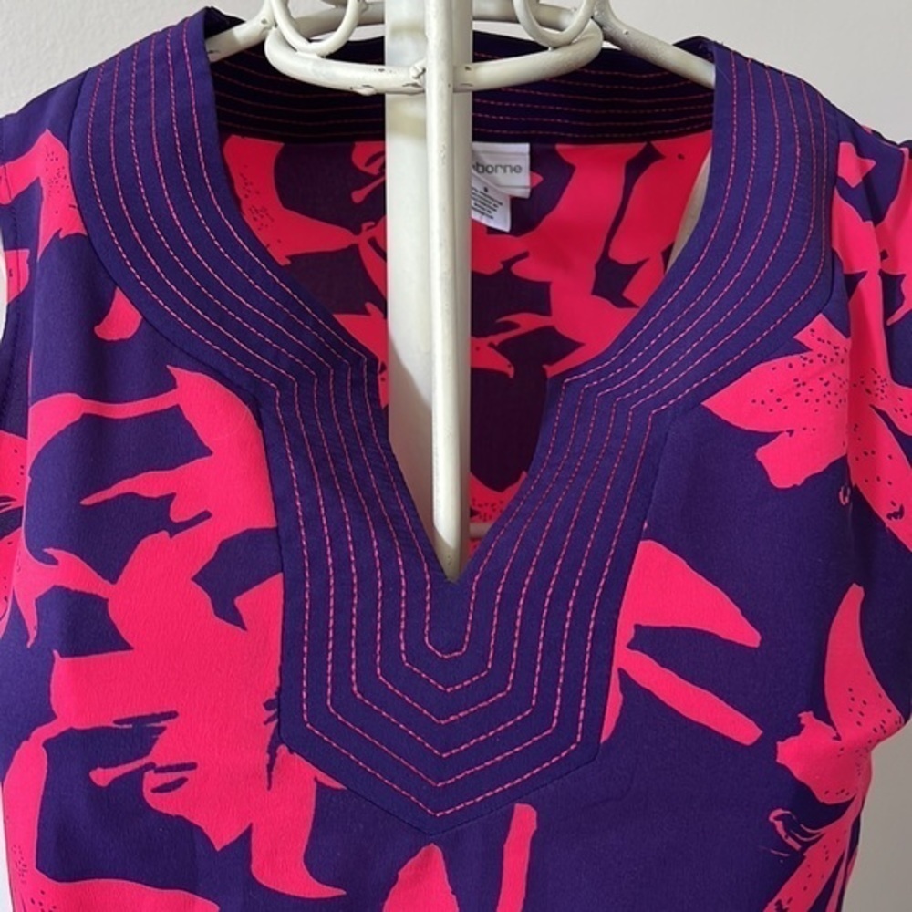 Liz Claiborne sleeveless flower top - Picture 2 of 3